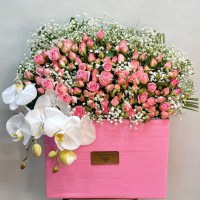 rose bouquet in plex box